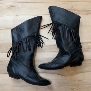 Topy Black Leather Fringe Bootie. Size 6.